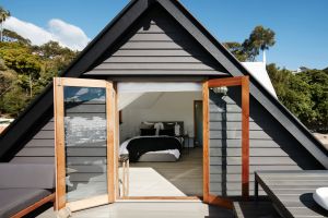 Renovated by Sydney's Infinite Design, Mosman Houseboat is a most unusual dwelling.