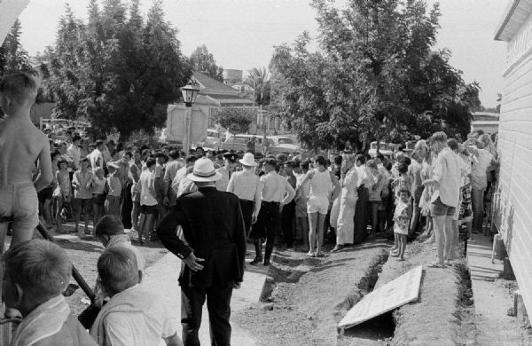 Moree Pools Exterior, Tribune SEARCH Foundation, Mitchell Library, State Library of New South Wales