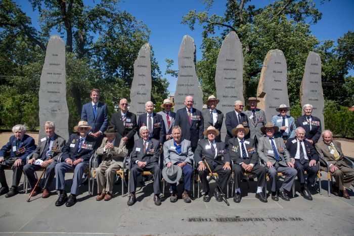 Veterans of the fall of Singapore with Peter Cosgrove at the anniversary ceremony on February 15, 2017.