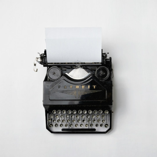 typewriter-stock-writing-540x540