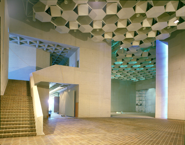 image: entrance level galleries before the installation of art works, showing the staircase leading to the Australian art galleries, November 1981