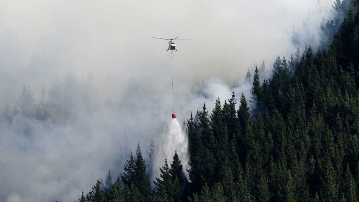 More than 1,000 people evacuated in New Zealand bushfire (Photo: AP)