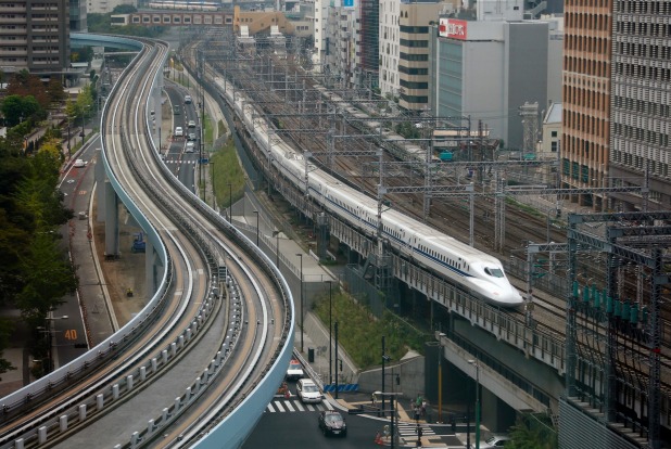 A shinkansen heads for Tokyo Station on the Tokaido Main Line.