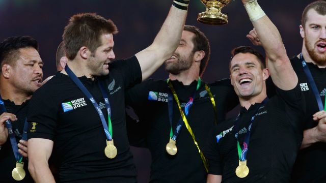 The All Blacks with the Webb Ellis Cup.