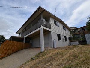 PERFECT FIRST STARTER...SOUGHT AFTER SUN VALLEY...MOUNTAIN VIEWS