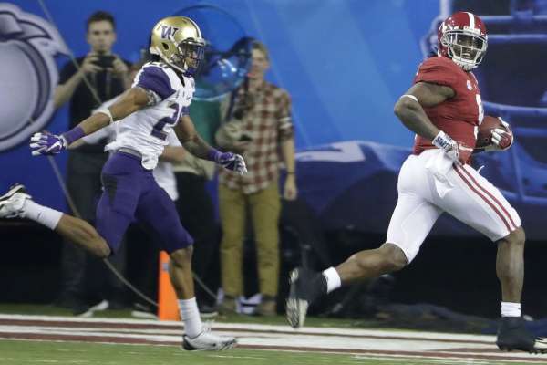 Alabama running back Bo Scarbrough (9) looks back as he runs for a touchdown against Washington defensive back Kevin King (20) during the second half of the Peach Bowl NCAA college football playoff game, Saturday, Dec. 31, 2016, in Atlanta. (AP Photo/David Goldman)