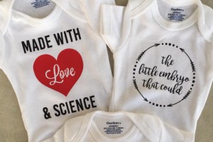 The adorable onesies a mum made for her friend to celebrate her IVF "miracle".