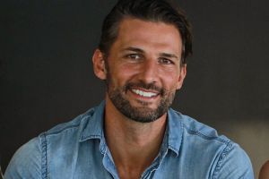 Tim Robards and Kate Waterhouse enjoy lunch at Sticky Fingers Cafe in Surry Hills.