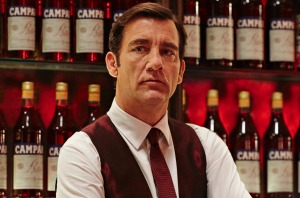 Clive Owen as Floyd, the bartender.