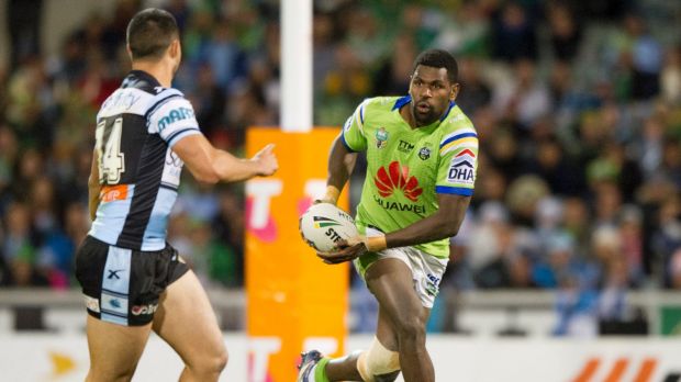 Canberra Raiders winger Edrick Lee will sign a two-year deal with the Cronulla Sharks.
