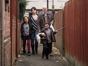 Dave Johns, Hayley Squires, Briana Shann, and Dylan McKiernan in I, Daniel Blake (2016)