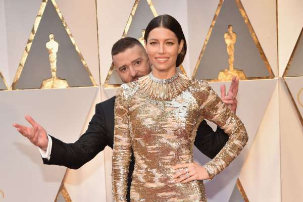 HOLLYWOOD, CA - FEBRUARY 26:  (L-R) Singer Justin Timberlake and actor Jessica Biel attend the 89th Annual Academy Awards at Hollywood &amp; Highland Center on February 26, 2017 in Hollywood, California.  (Photo by Kevin Mazur/Getty Images)