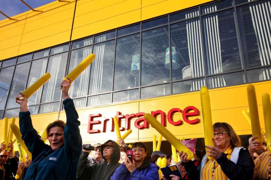 Ikea co-workers cheer during an opening ceremony for the new IKEA store in Renton, Feb. 22, 2017. Photo: GENNA MARTIN, SEATTLEPI.COM / SEATTLEPI.COM