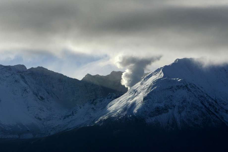 Pay $400 to take a tour of Mount Saint Helens and
attend a perfectly public observatory. Maybe it truly costs that much to get a
ride and catch lunch. Photo: David McNew, Getty Images