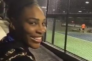 Serena Williams stuns neighbourhood tennis players with walk-up challenge.