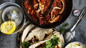 Sexy Mexy: Chicken tinga with tortillas.