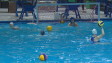 Des joueurs de waterpolo à l'entrainement à Regina.