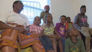 Jacqueline Manirakiza et sa famille.