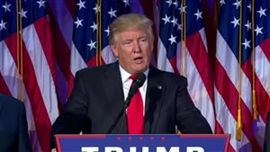 Donald Trump lors de son discours de victoire devant les partisans rassemblés au quartier général des républicains.