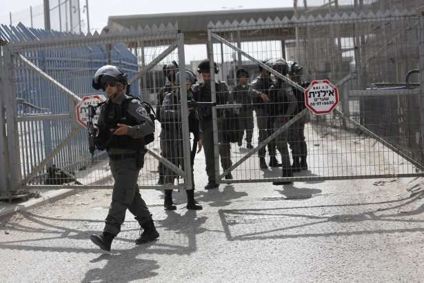 Israeli border police deploy at the Israeli Qalandia checkpoint near Jerusalem, Monday, Feb. 27, 2017. Israeli police say an investigation is underway after forces at the checkpoint shot and wounded a Palestinian woman thinking she was planning an attack but later found she was unarmed. Spokeswoman said the woman entered a vehicle-only lane Monday and advanced toward officers holding "something” and was shot after ignoring calls to stop.  ??