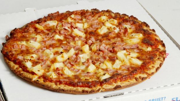 Kids food. pic shows Dominos Big Kahuna pizza Ham and Pineapple. saturday 4th october 2003. SUN HERALD NEWS DIGICAM 000000