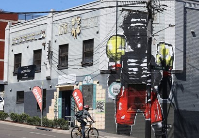 City of Sydney plans to cut red tape for street artists 