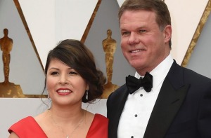 Martha Ruiz and Brian Cullinan from PricewaterhouseCoopers arrive at the Oscars with the envelopes. They are now banned.