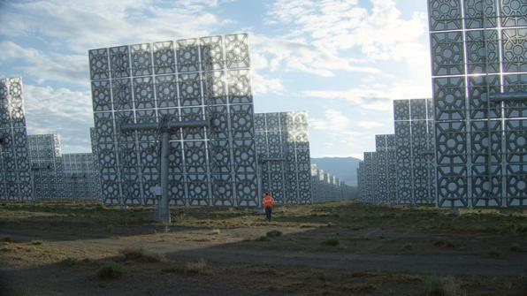 A worker among the heliostats at the Crescent Dunes Solar Project | Photo: Alec Ernest