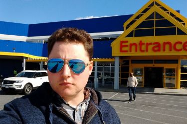 Man can’t work out why he’s at IKEA in hilarious viral photos