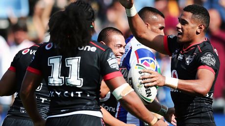 Try time: David Fusitu'a and Tuimoala Lolohea celebrate.