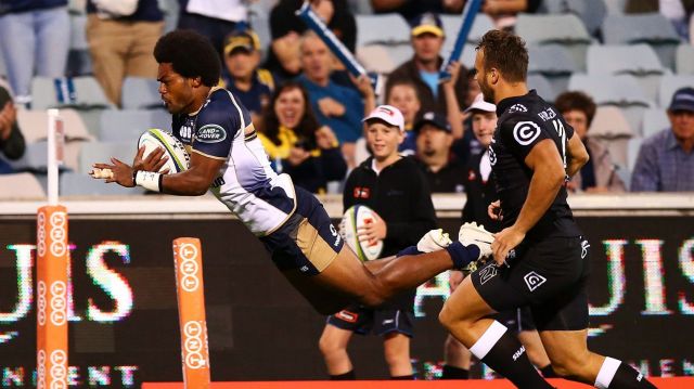 Henry Speight of the Brumbies dives in to score.