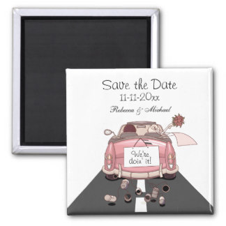 Rosa Braut-und Bräutigam-Fluchtauto "Save the Date Quadratischer Magnet