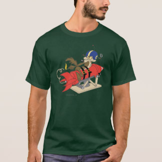 Wile E. Coyote Launching Red Rocket Camiseta