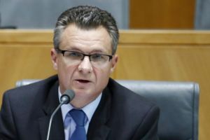 Committee deputy chairman Matt Thistlethwaite puts a question to Ian Narev, Commonwealth Bank of Australia chief executive.