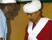 Picture of Barack Obama dressed as a Somali elder leaked by the Clinton campaign