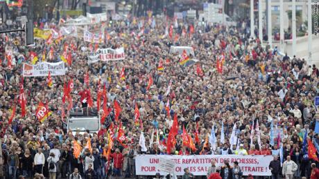 Hundreds of thousands march against pension reform