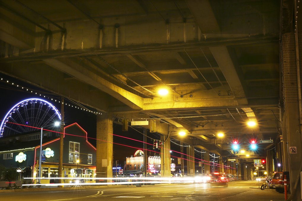 A nighttime view of Elliott’s Oyster House at Pier 56 and the Seattle Great Wheel on the downtown waterfront is capped by the imposing Viaduct. The structure was built to ease congestion at street level, but it also separated the seaside city from its bay. (Ken Lambert/The Seattle Times)