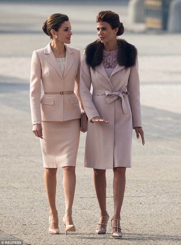 The glamorous duo both wore pale pink outfits belted and the waist and even sported similar hairstyles