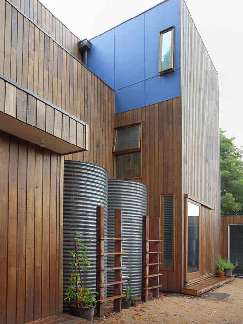 Inspiration for a contemporary exterior in Melbourne with a flat roof.