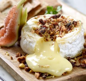 Good Food Baked camembert cheese at Royal Hotel in Paddington. 15th November 2015. Photo: Steven Siewert