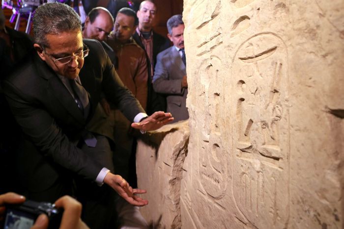 Egypt's antiquities minister standing with Psamtek statue