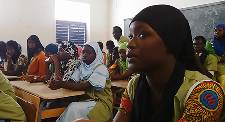  Sokhna Diara Diouf avec ses camarades du CEM les Martyrs de Thiaroye, Dakar, Sénégal, février 2017. © OHCHR/ Aissata Ba 