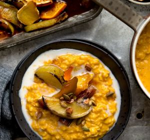 Mixed grain porridge with turmeric-roasted fruit.