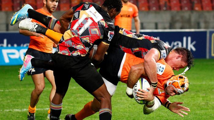 Tomas Lavanini of the Jaguares (R) is tackled by Stefan Willemse of the Southern Kings (L) during the Super Rugby clash between Kings and Jaguares at the Nelson Mandela Bay rugby stadium on May 27, 2016 in Port Elizabeth. / AFP PHOTO / MICHAEL SHEEHAN