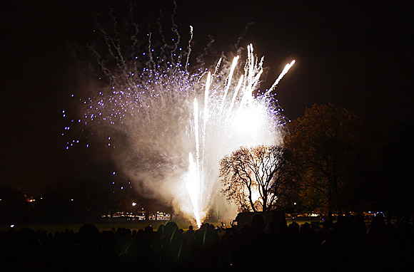 Photos of the fireworks show at Brockwell Park, Herne Hill and Brixton, November 5th 2009