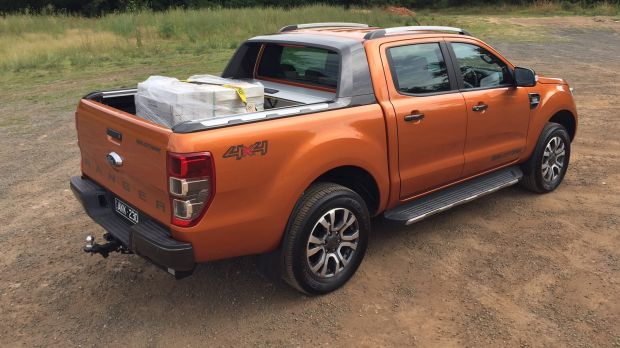 2017 Ford Ranger Wildtrak v Volkswagen Amarok V6 Ultimate.