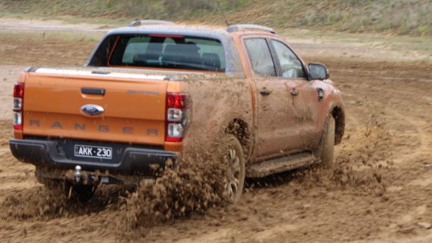 2017 Ford Ranger Wildtrak v Volkswagen Amarok V6 Ultimate.