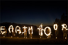 Earth Hour light painting (Jeremiah Armstrong / WWF-Canada)