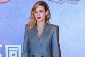 I jadorbs this modern-take-on-Katherine-Hepburn suit by Alexander McQueen. Brie Larson has the je ne sais quois to pull ...