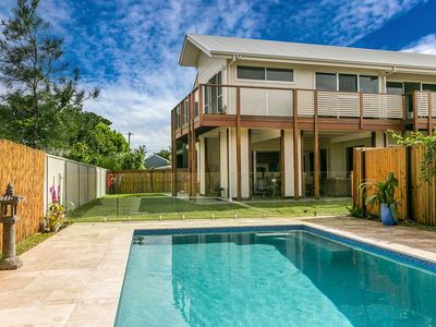 Belongil Moon - private pool and tropical garden